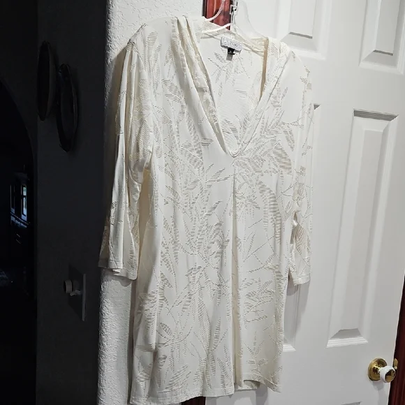 Chic Cream V-Neck Women's Tunic/Swim Suit Cover-up. - Picture 1 of 5